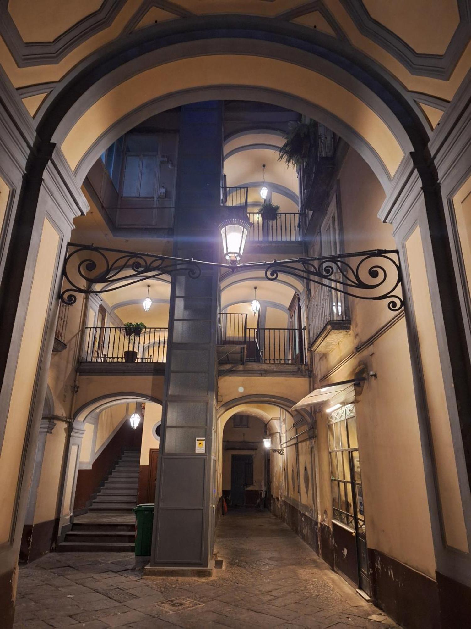 Donna Rita Apartment Napoli Bagian luar foto